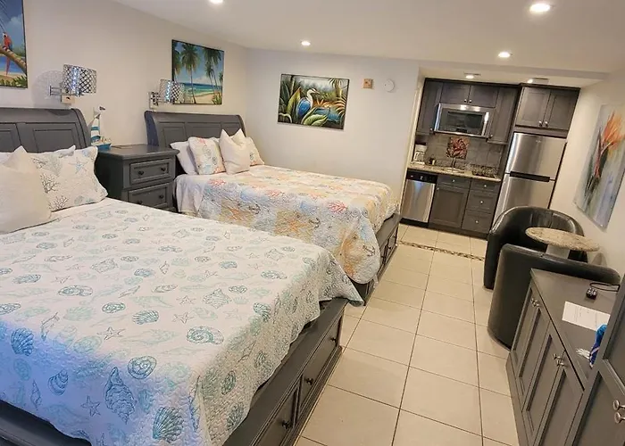 Sea Spray, Studio 114, Beach Steps Away! Pool+Wifi