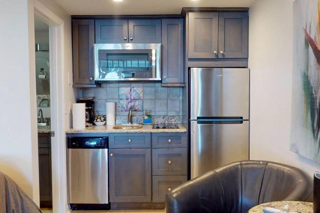 Appartement Sea Spray, 114, Steps Away! Pool+wifi